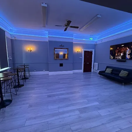 The Beeches - Entire Mansion Villa