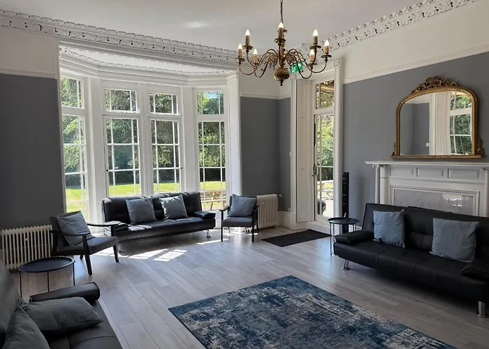 The Beeches - Entire Mansion Villa *