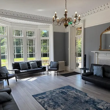 The Beeches - Entire Mansion Villa *