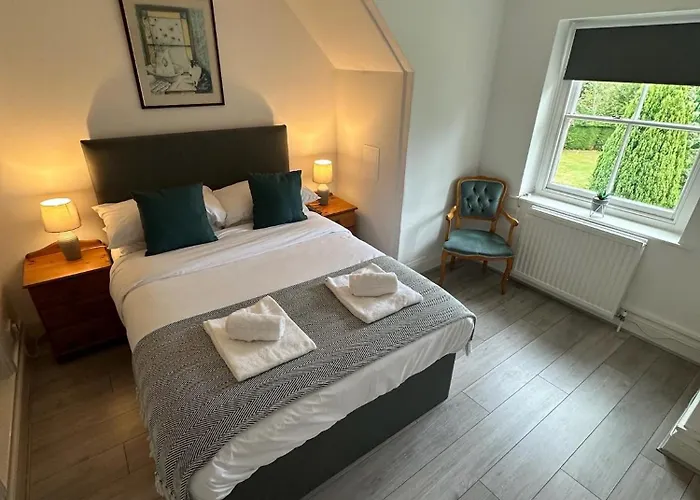 The Beeches - Entire Mansion Villa