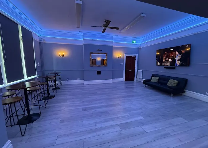 The Beeches - Entire Mansion וילה